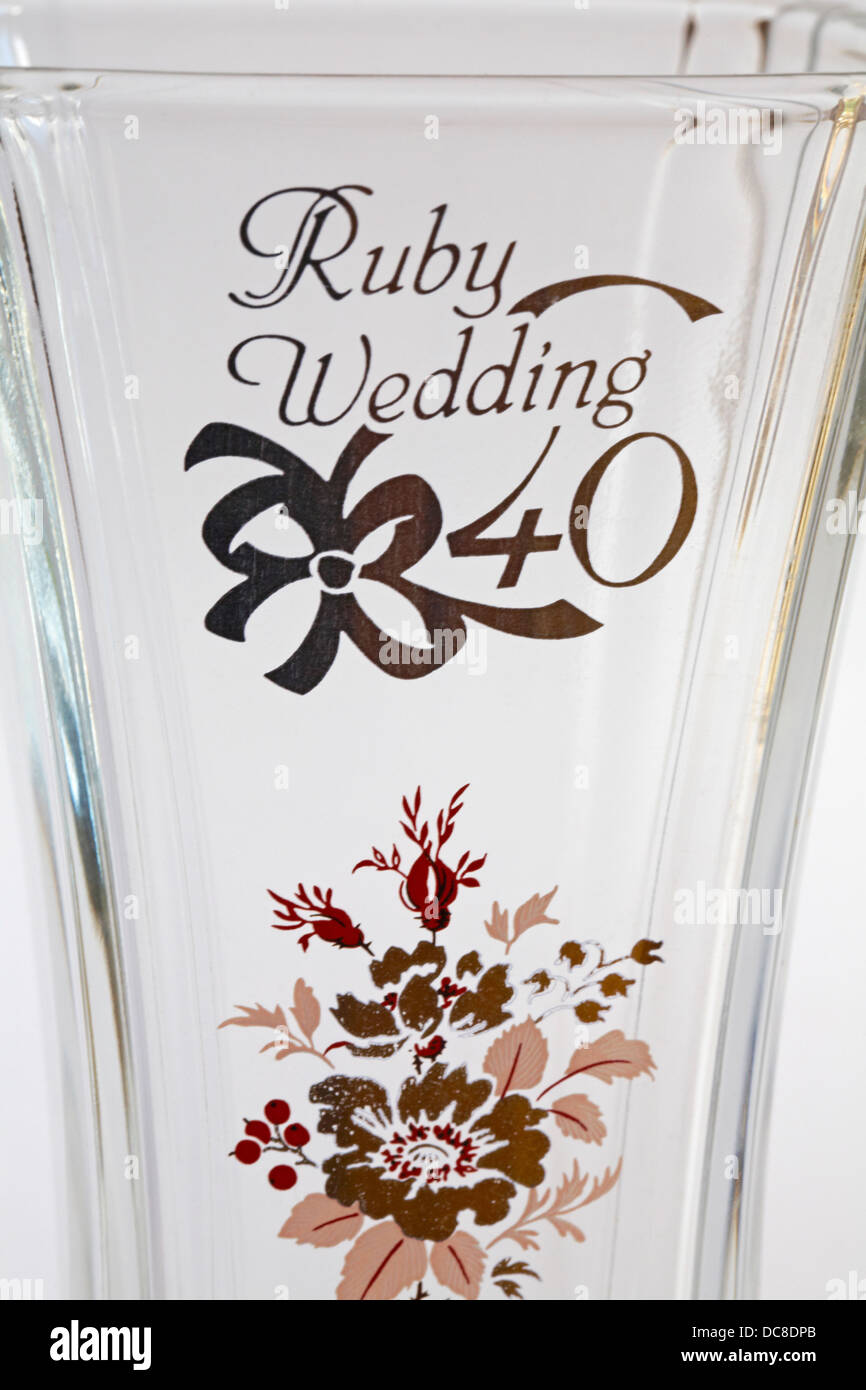 Rubin Hochzeit-40 Jahre Detail auf Glasvase Stockfoto