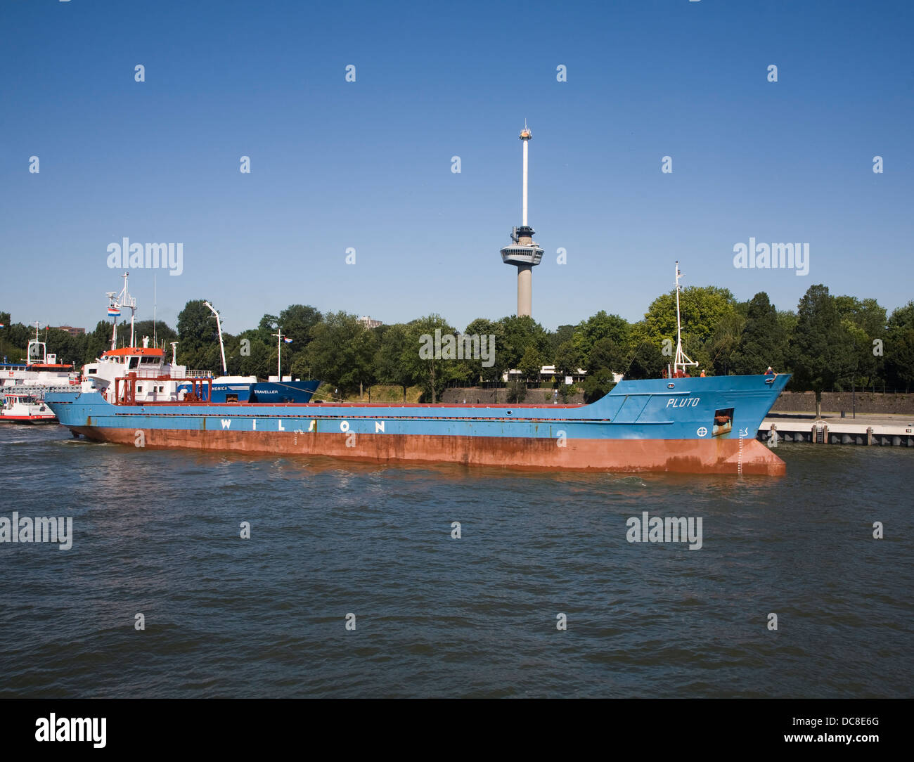 Pluto Bulk Carrier Schiff Euromast Hafen von Rotterdam, Niederlande Stockfoto