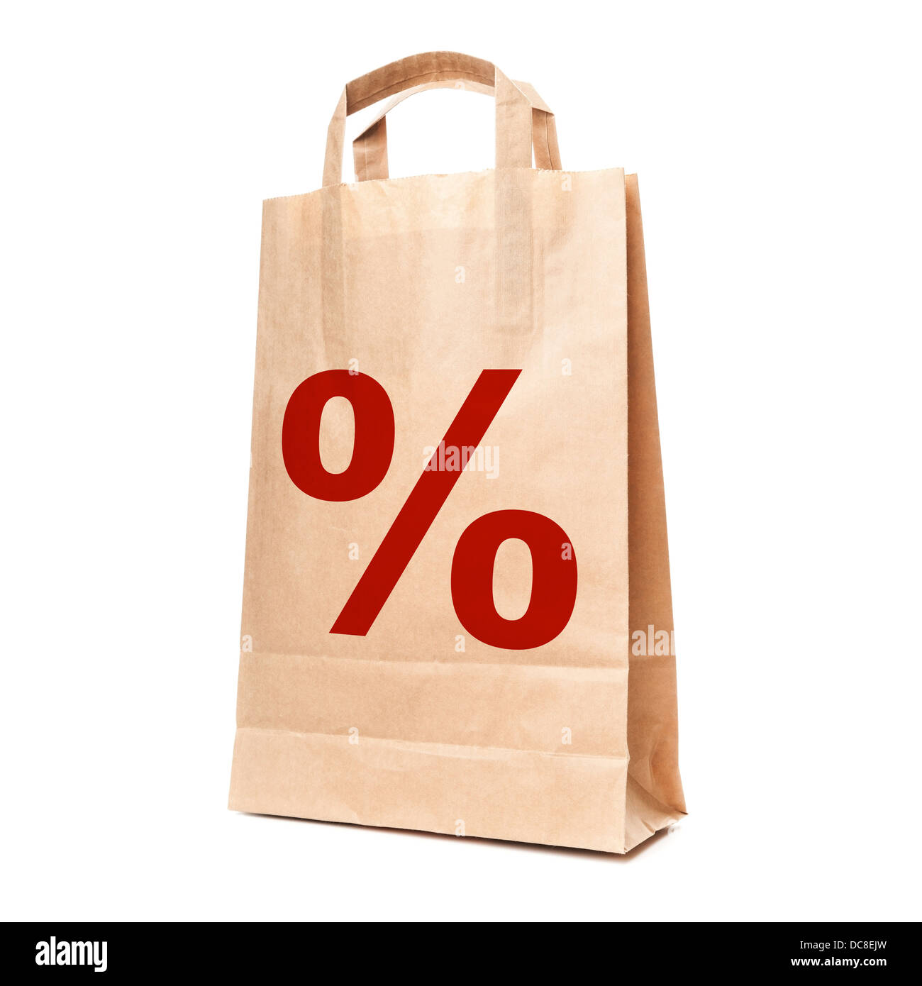 Moderne Einkaufsmöglichkeiten Papiertüte mit roten Verkaufsschild isoliert auf weiss Stockfoto