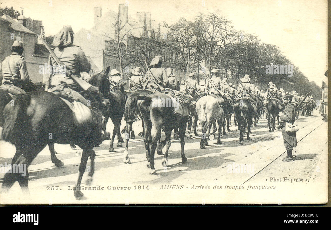 Erster Weltkrieg französische Postkarte von der Ankunft der französischen Truppen in Amiens Stockfoto