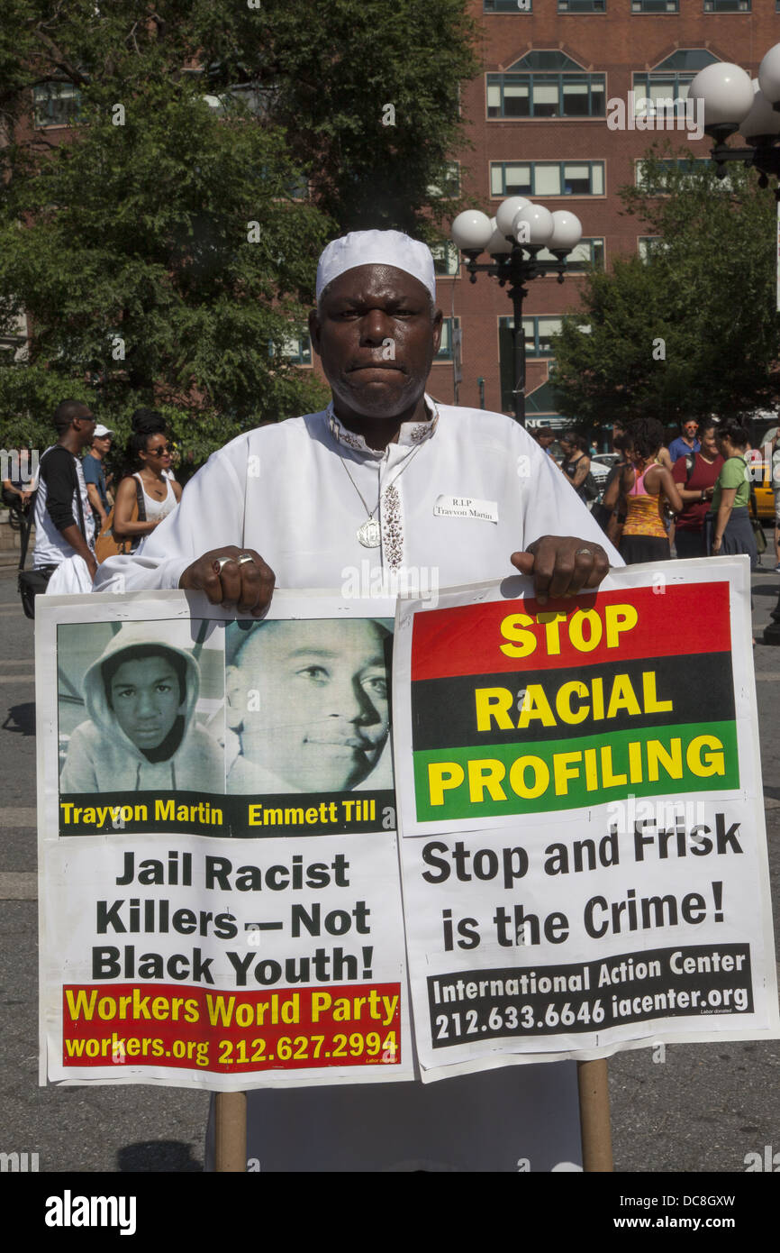 Vorführung und Demonstration gegen institutionellen Rassismus in Amerika, nachdem das Urteil am Trayvon Martin-Mordprozess fiel Stockfoto
