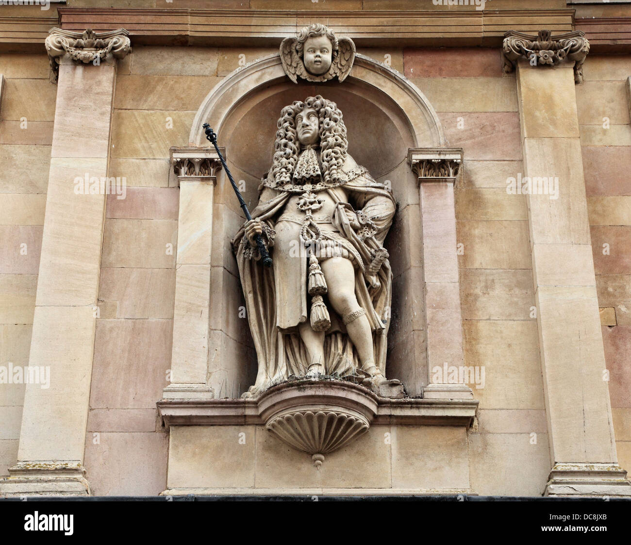 Kings Lynn, King Charles 2. Statue Könige 17. Jahrhundert Customs House, Norfolk, England, UK, Englisch Monarchen Statuen Stockfoto