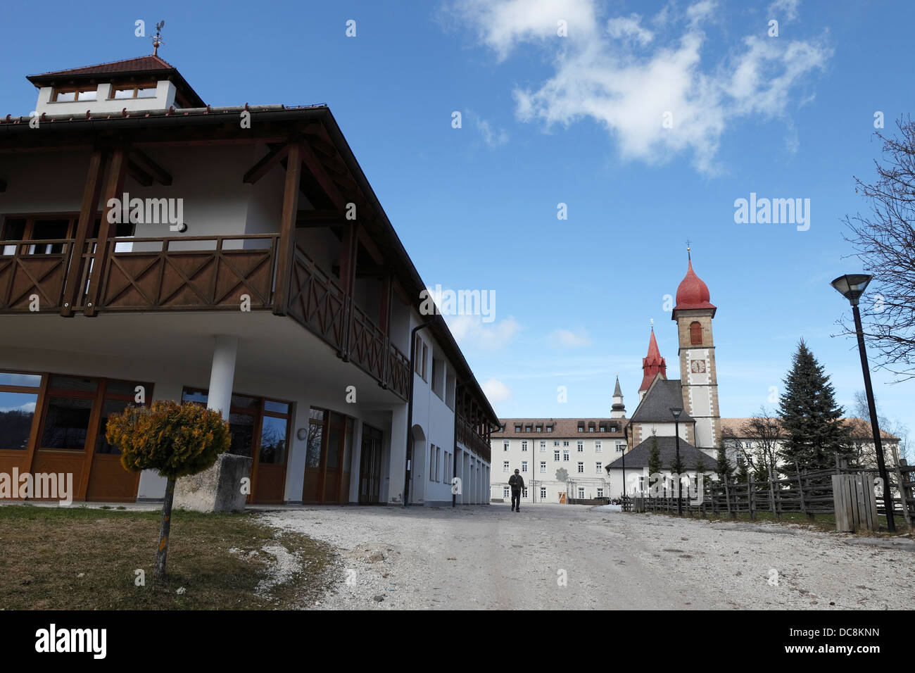Gebäudekomplex des Heiligtums Pietralba Stockfoto