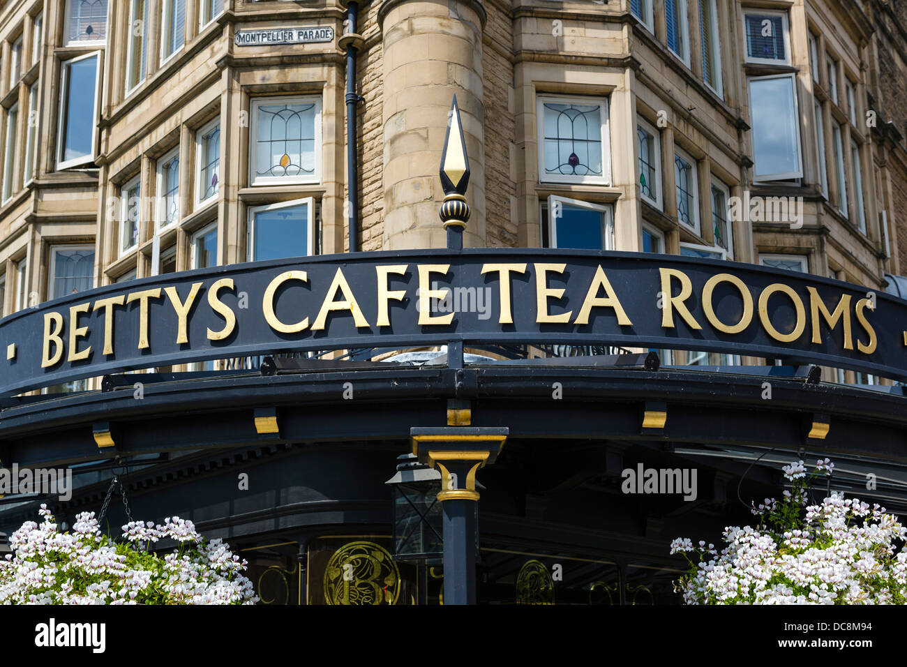 Bettys Cafe Tee Zimmer, Parliament Street, Harrogate, North Yorkshire, England, UK Stockfoto