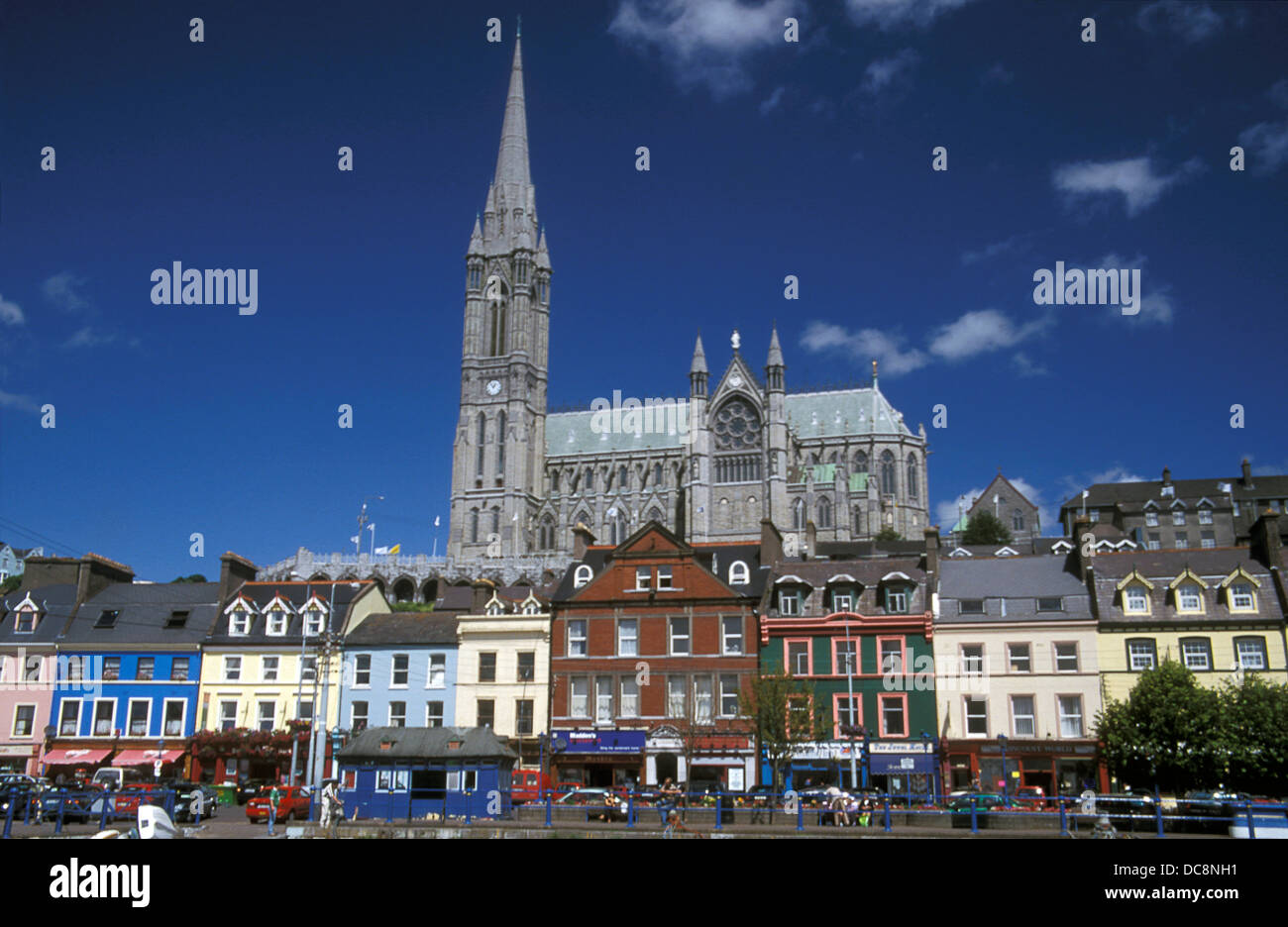 Str. Colmans Kathedrale dominiert Cobh Hafen, County Cork, Irland Stockfoto