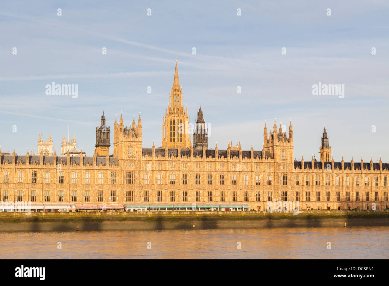 Die Häuser des Parlaments gebadet im frühen Morgenlicht, London, England Stockfoto