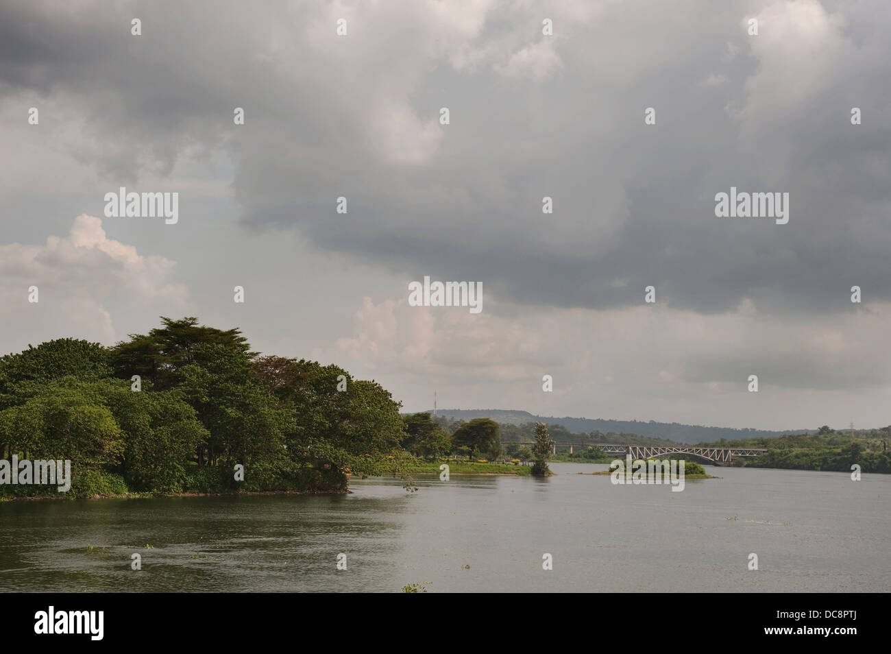 Uganda, 2011. Jinja. Der Fluss gilt als die Quelle des Nils. Stockfoto