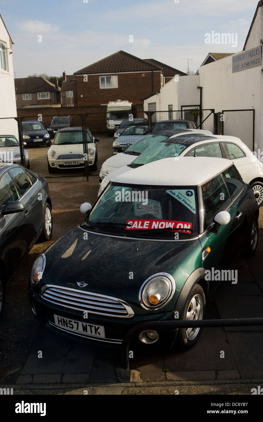 kleine Unternehmen Auto Autohaus Mini-Autos zum Verkauf Stockfoto