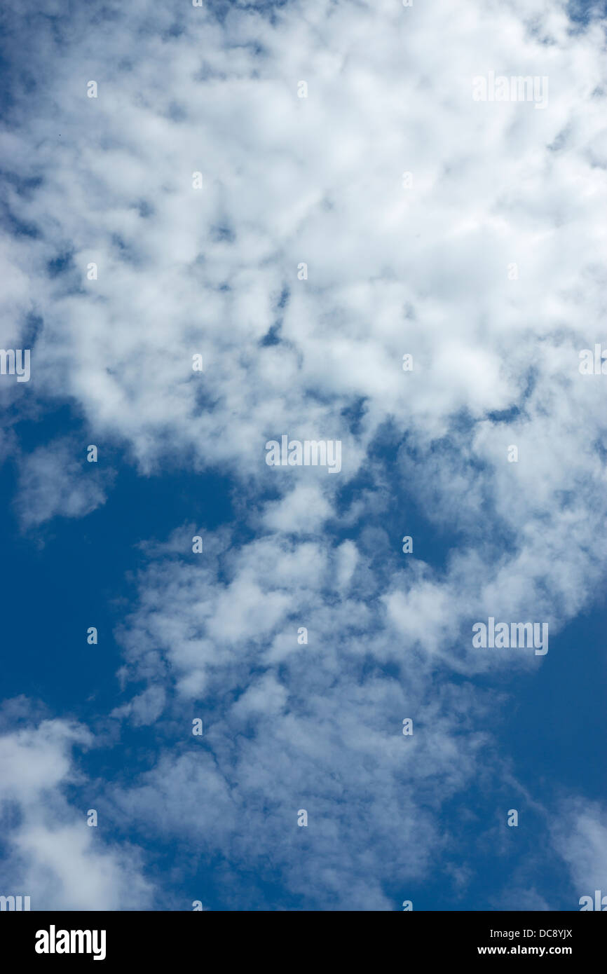 Wolken Eis Kristall klaren blauen Himmel warme Sonne Wolken Stockfoto