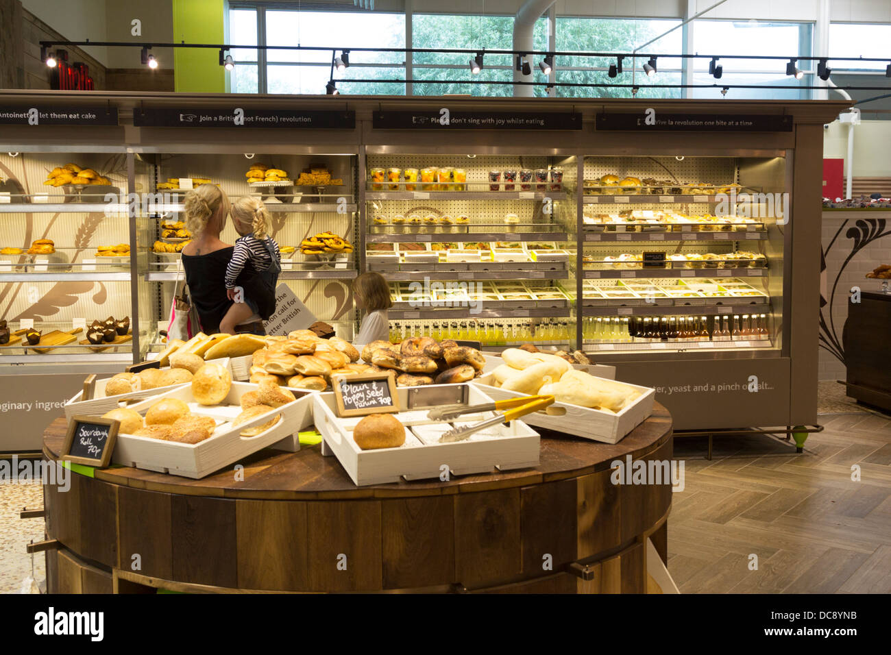 Bäckerei - überarbeitete Tesco Extra Hypermarkt - Watford - Hertfordshire Stockfoto