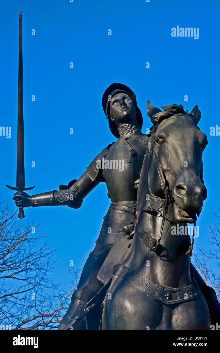 Statue von Jeanne Darc auf ihrem Pferd hält eine Grasnarbe bei Meridian Hill Park Washington, DC. Stockfoto