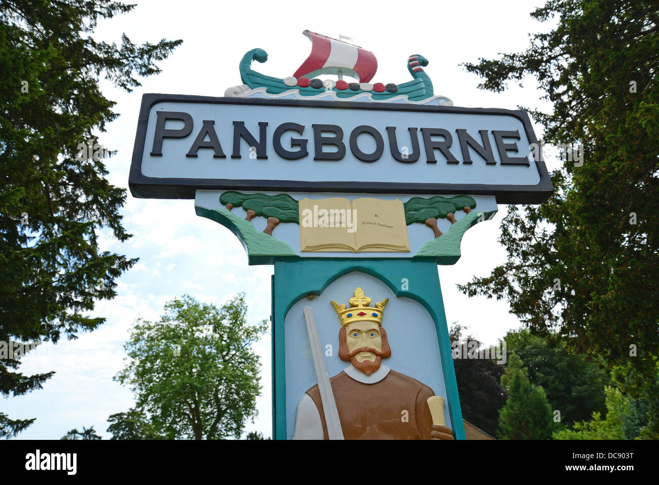 Pangbourne Dorf Schild, Pangbourne, Berkshire, England. Vereinigtes Königreich Stockfoto