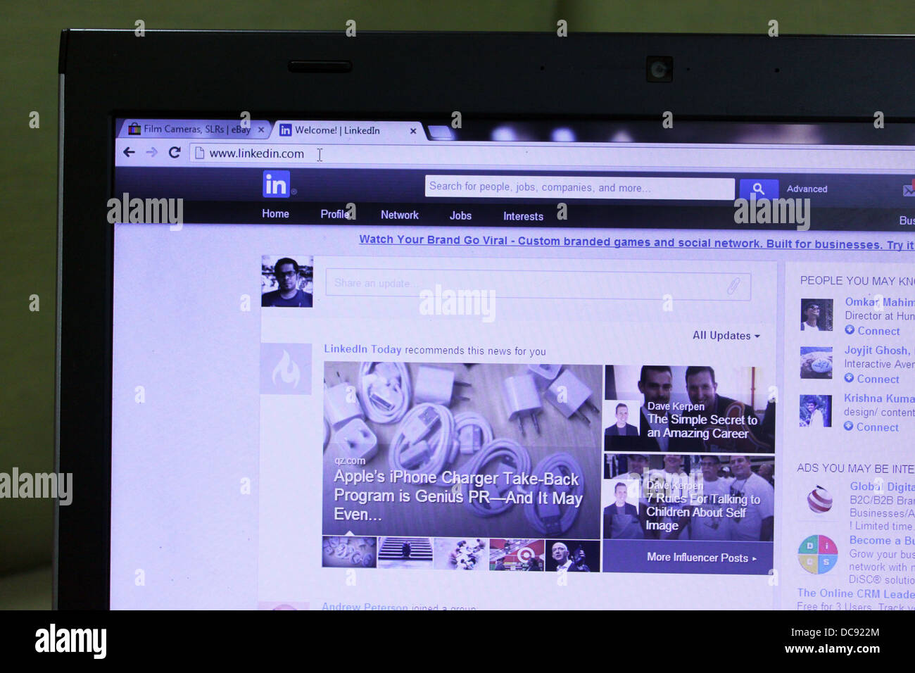 LinkedIn-Seite auf einem Laptop-Bildschirm Stockfoto