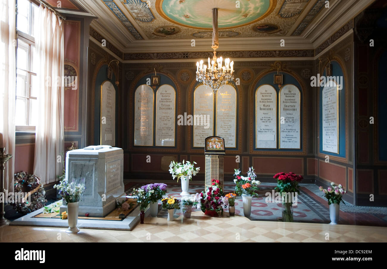 Das Grab von Nicholas II und seine Familienangehörigen, The Saints Peter and Paul Cathedral, St. Petersburg, Russland. Stockfoto