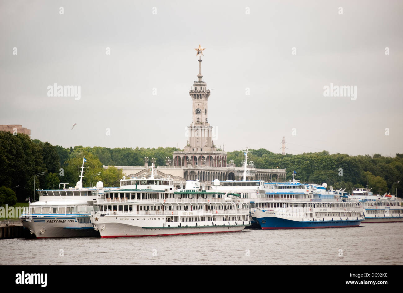 Die Northern River Terminal und Kreuzfahrtschiffe in Moskau Kanal Russland Stockfoto