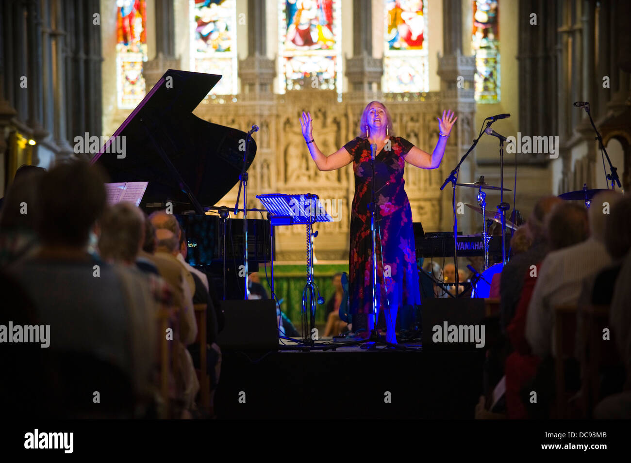 Brecon Jazz Festival 2013. Jährlichen Jazz-Gottesdienst in Brecon Kathedrale mit Solo Sängerin Stockfoto