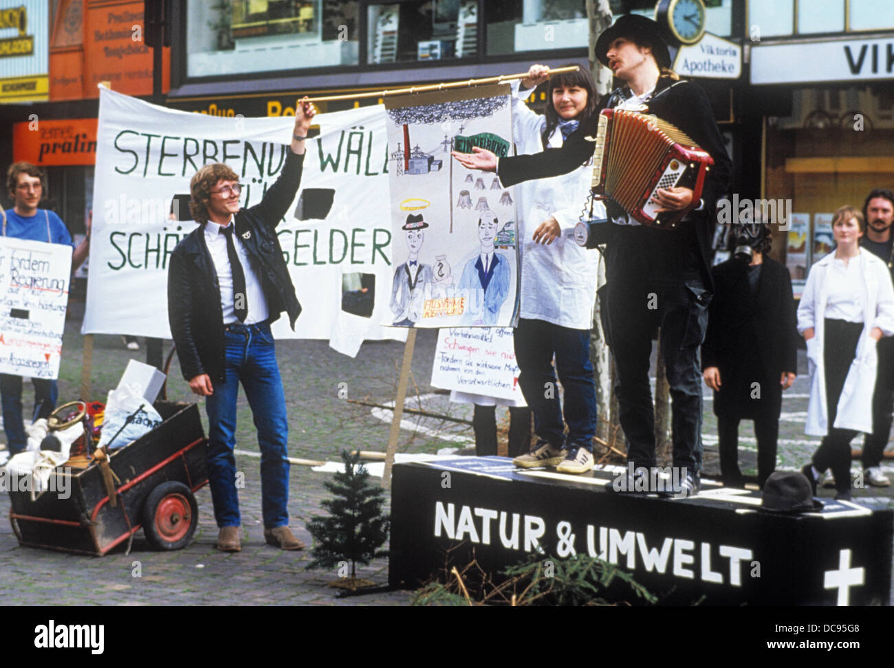 Protestkampagne einer Umweltgruppe gegen Waldsterben in Frankfurt am 25. Mai 1984. Stockfoto