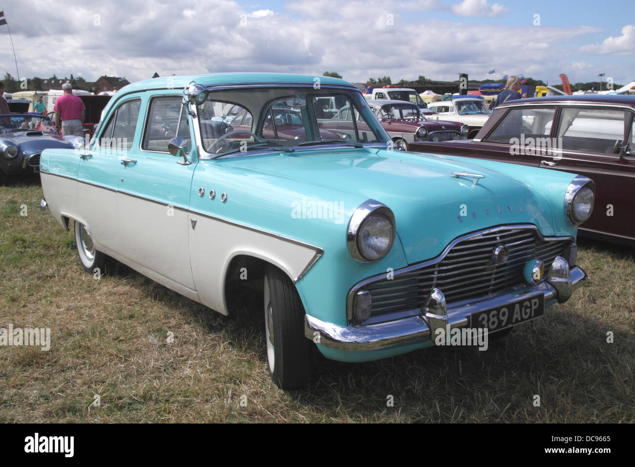 Ford Zephyr auf weißer Waltham Retro-Festival 2013 Stockfoto