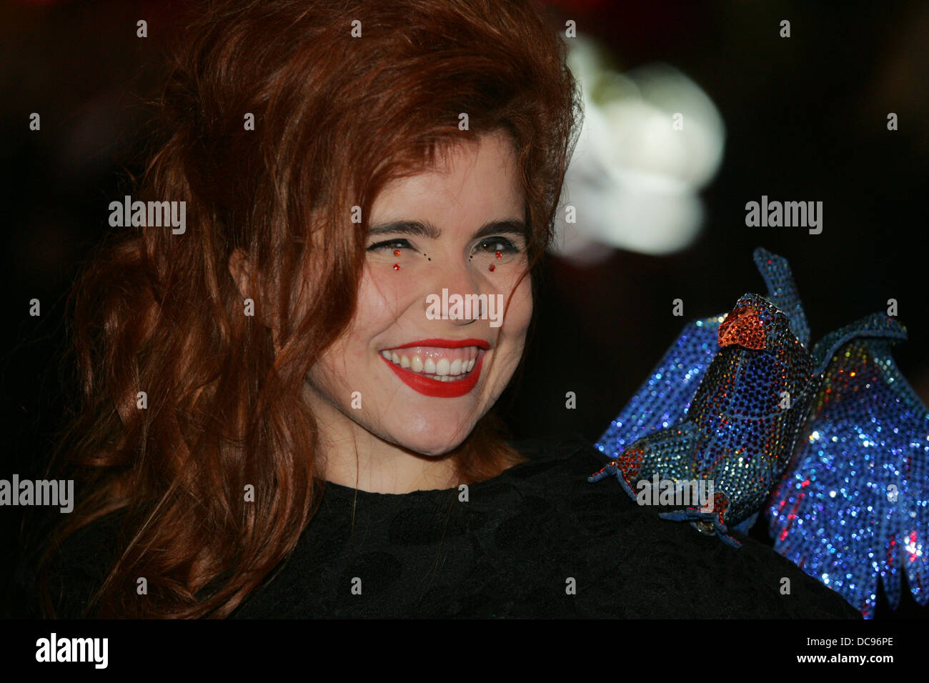 Paloma Faith mit dekorativen Papagei auf der Schulter besucht die UK-Premiere von "The Imaginarium Of Doctor Parnassus im Reich Leices Stockfoto