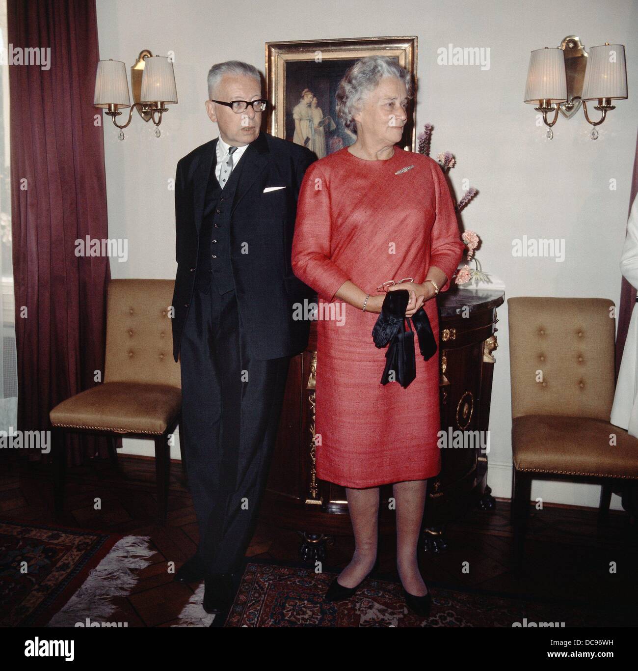 SPD Politiker und Bundespräsident (von 1969 bis 1974) Gustav Heinemann mit seiner Frau Hilda (undatiert). Stockfoto