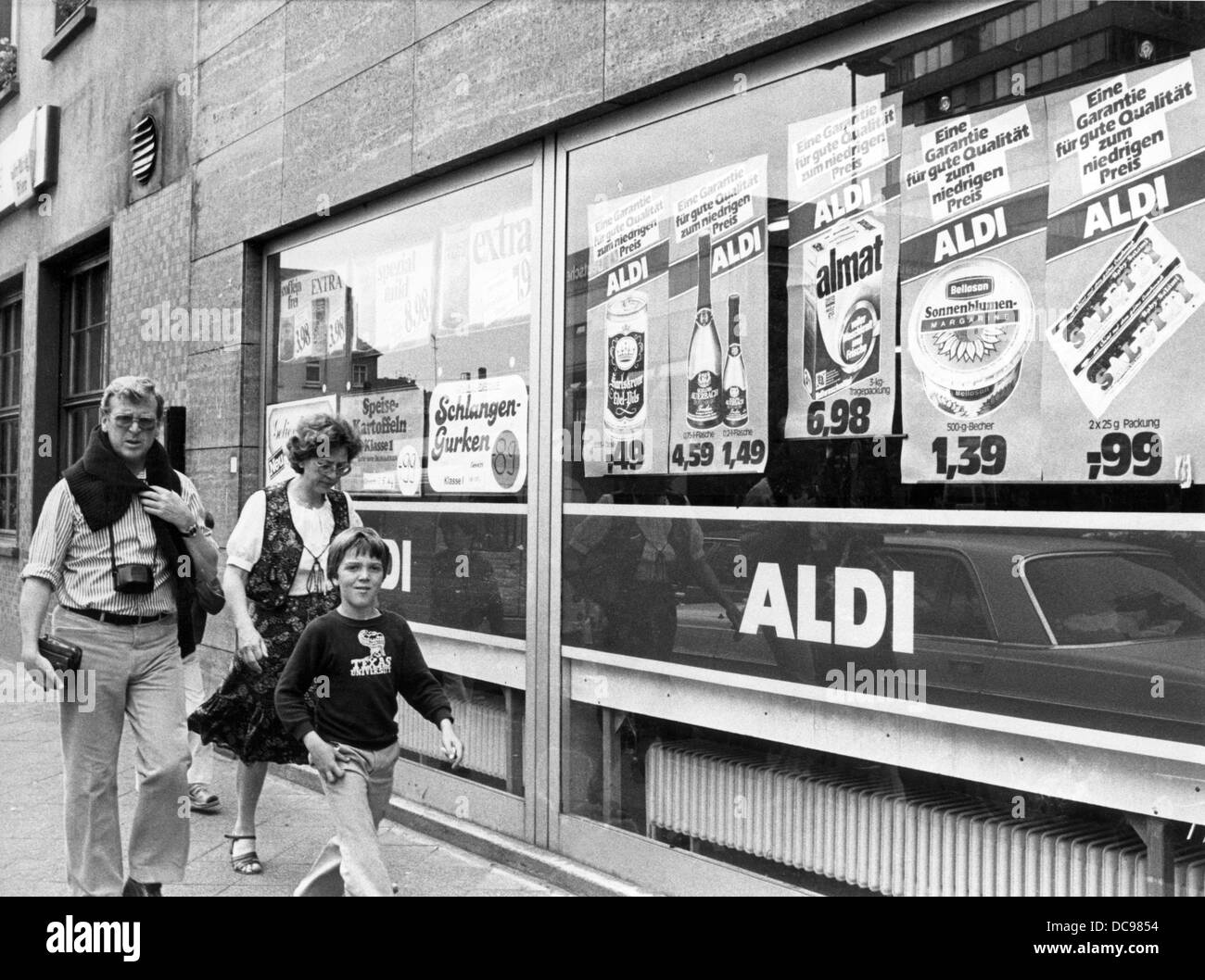Aldi logo SchwarzweißStockfotos und bilder Alamy