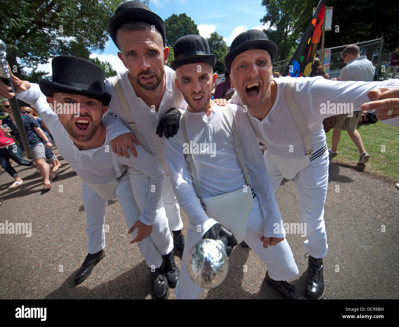 Verkleidet als Clockwork Orange Gangmitglieder in Brighton Pride 013 Stockfoto