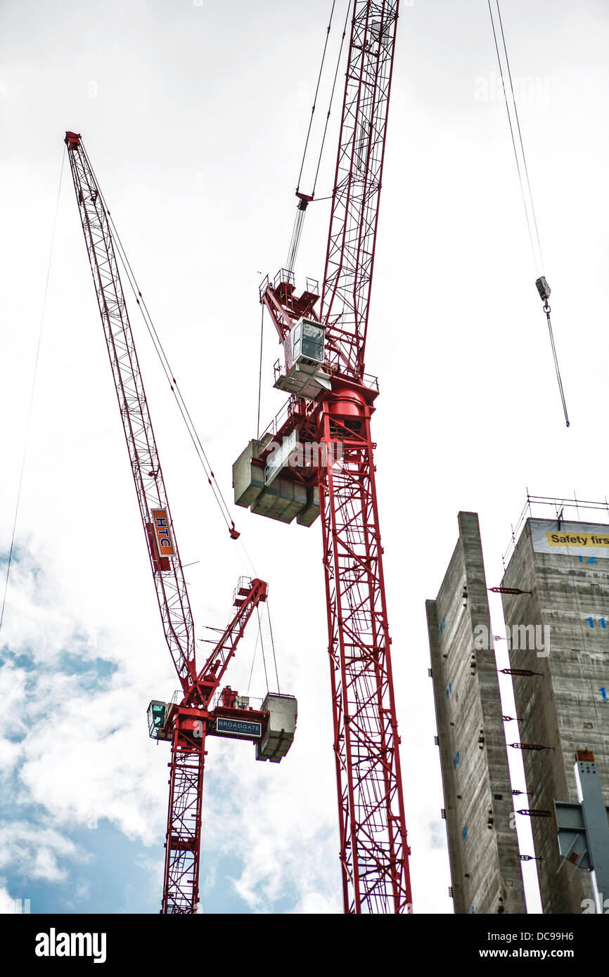 Website Baukräne und Aufzugsschächte, London, UK Stockfoto