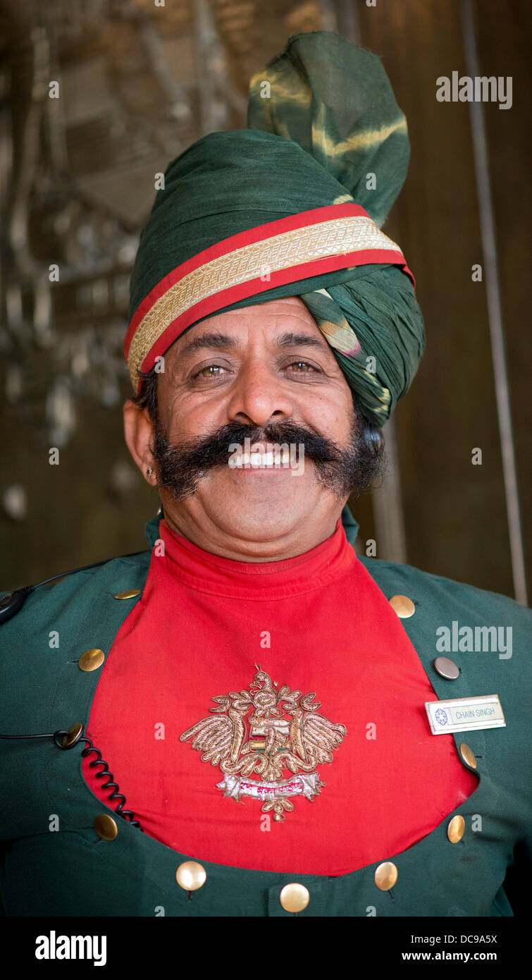 Lächelnden Türsteher, Porträt, Palace Hotel Umaid Bhawan Palace Stockfoto