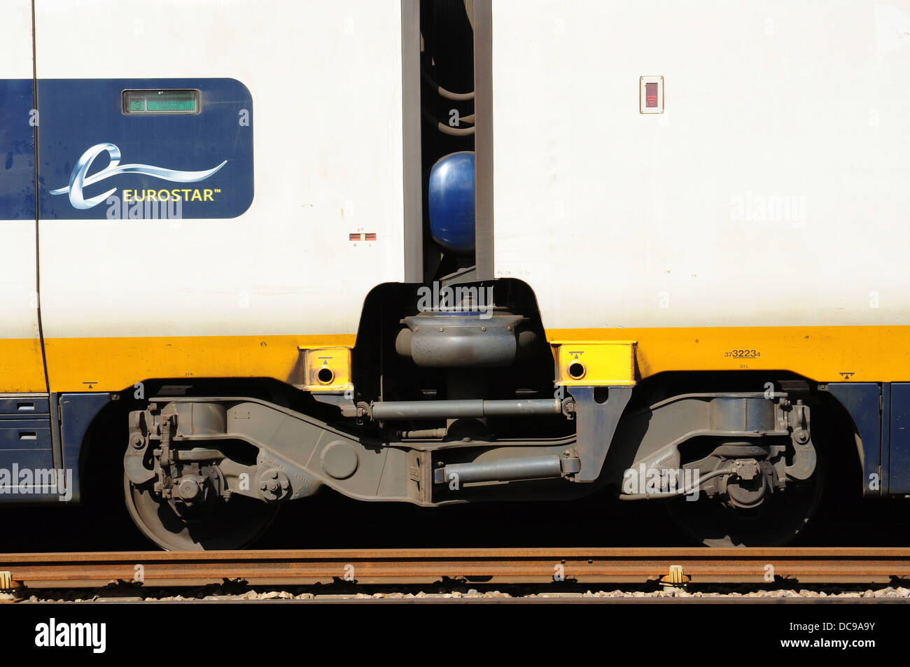 Gegliederte Wagen Drehgestell auf Eurostar-Zug, Bahnhof Ashford International, Kent, England, UK Stockfoto