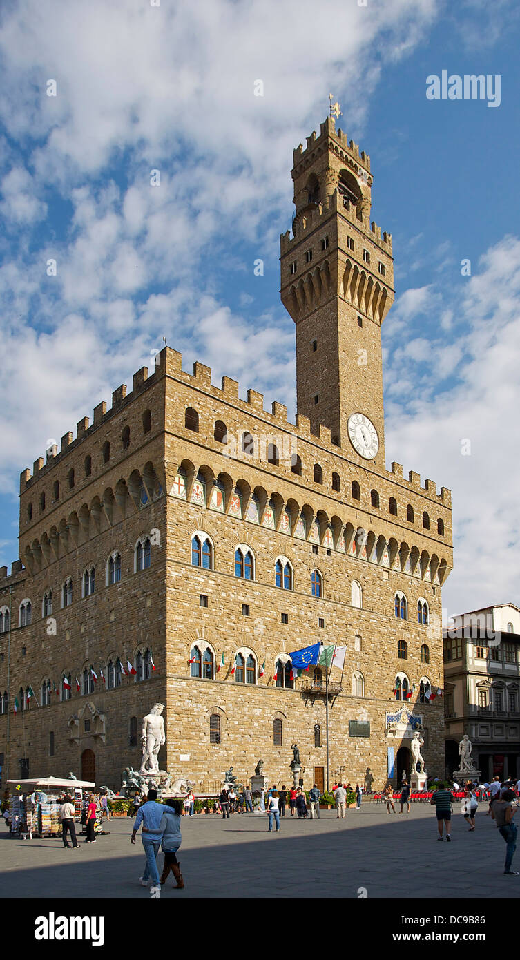 Palazzo Vecchio in Florenz, wie gesehen von der Piazza della Signoria Stockfoto