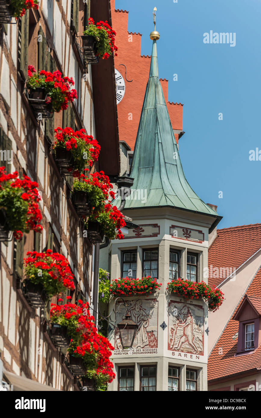 Blumenschmuck für ein Haus, Erker des Hauses, "Gasthof Baeren" guesthaus Stockfoto