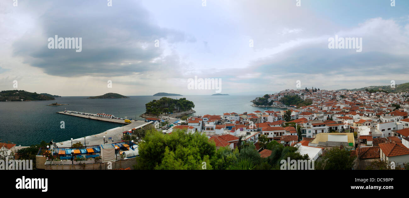 Skiathos Stadt und Hafen, Dorf, Stadt, Urlaub, Urlaub, Griechenland, Sparpolitik, Rezession, Häuser Stockfoto