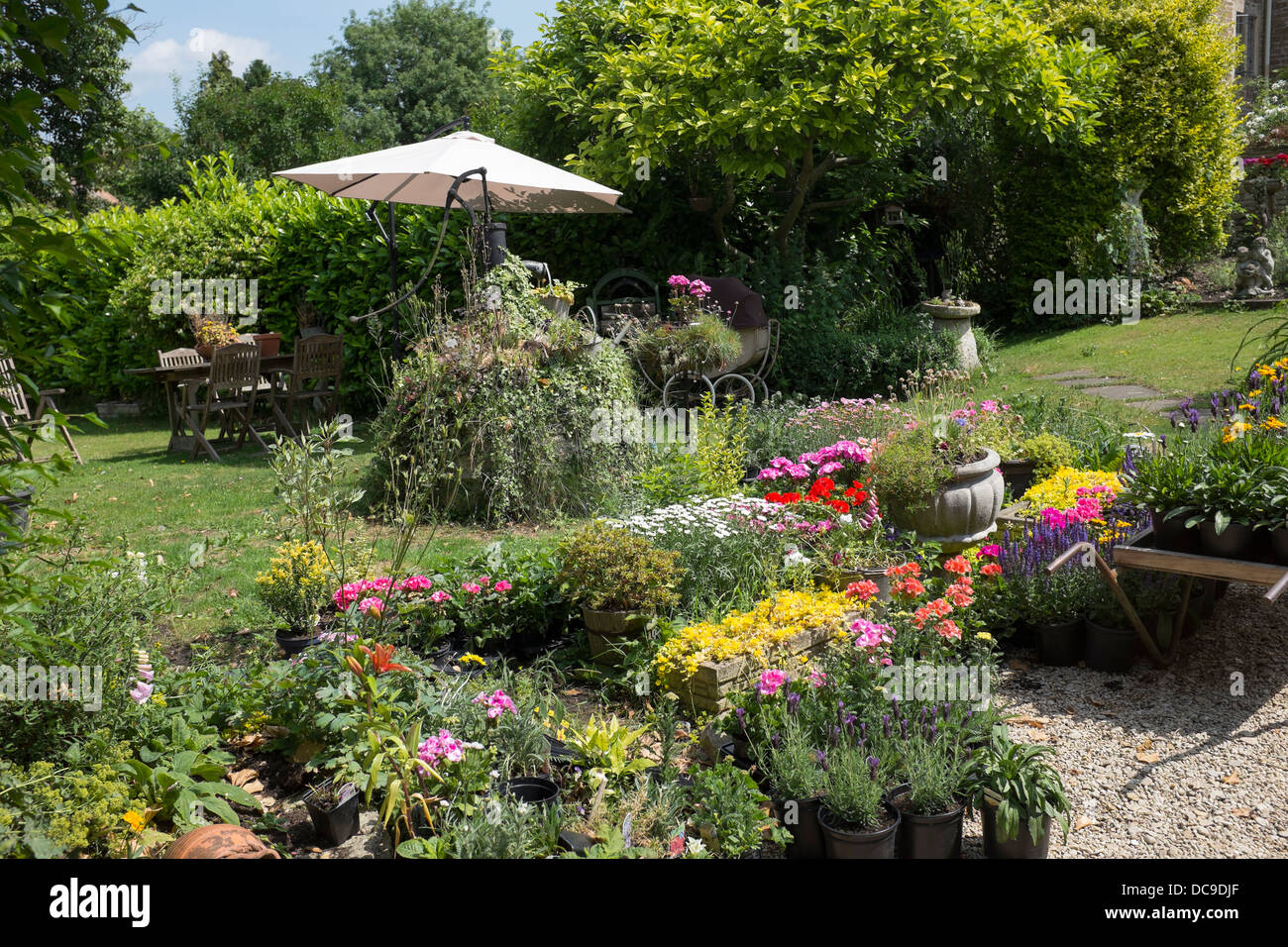 Garten der blumen Fotos und Bildmaterial in hoher Auflösung Alamy