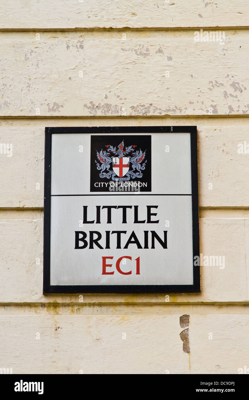 Little Britain Straßenschild an der Seite der Gebäude in der City of London Stockfoto