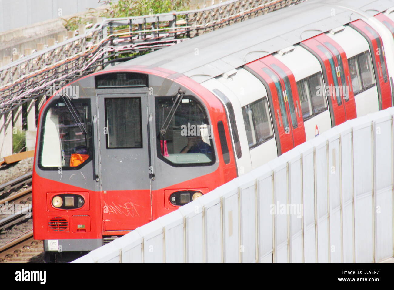 London Underground "Tube" Lokführer auf der Jubilee Line Stockfoto