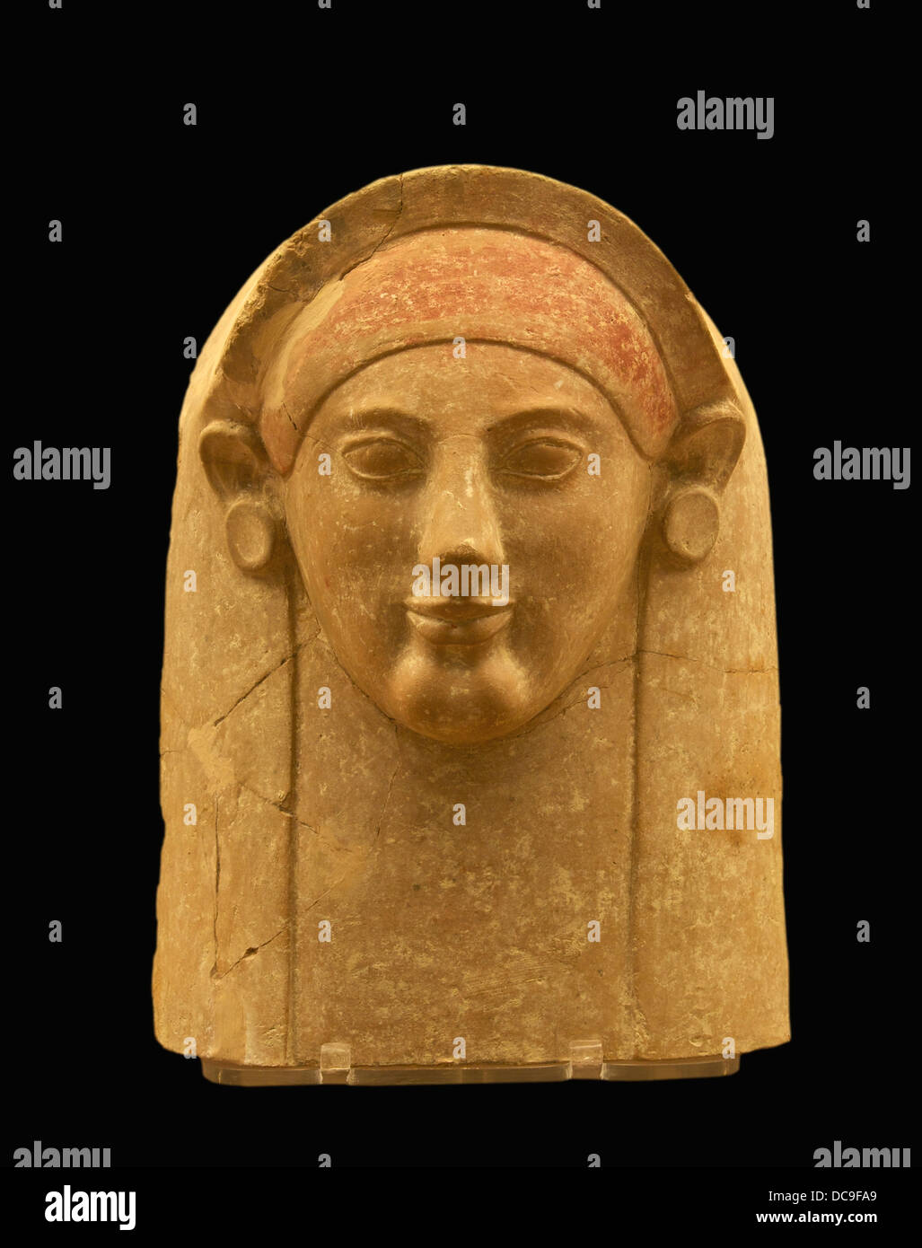 Terrakotta-Frauenbüste, ionischen Workshop, gefunden in einem Grab Macri Langoni T 75. 525-500 V.CHR. Stockfoto
