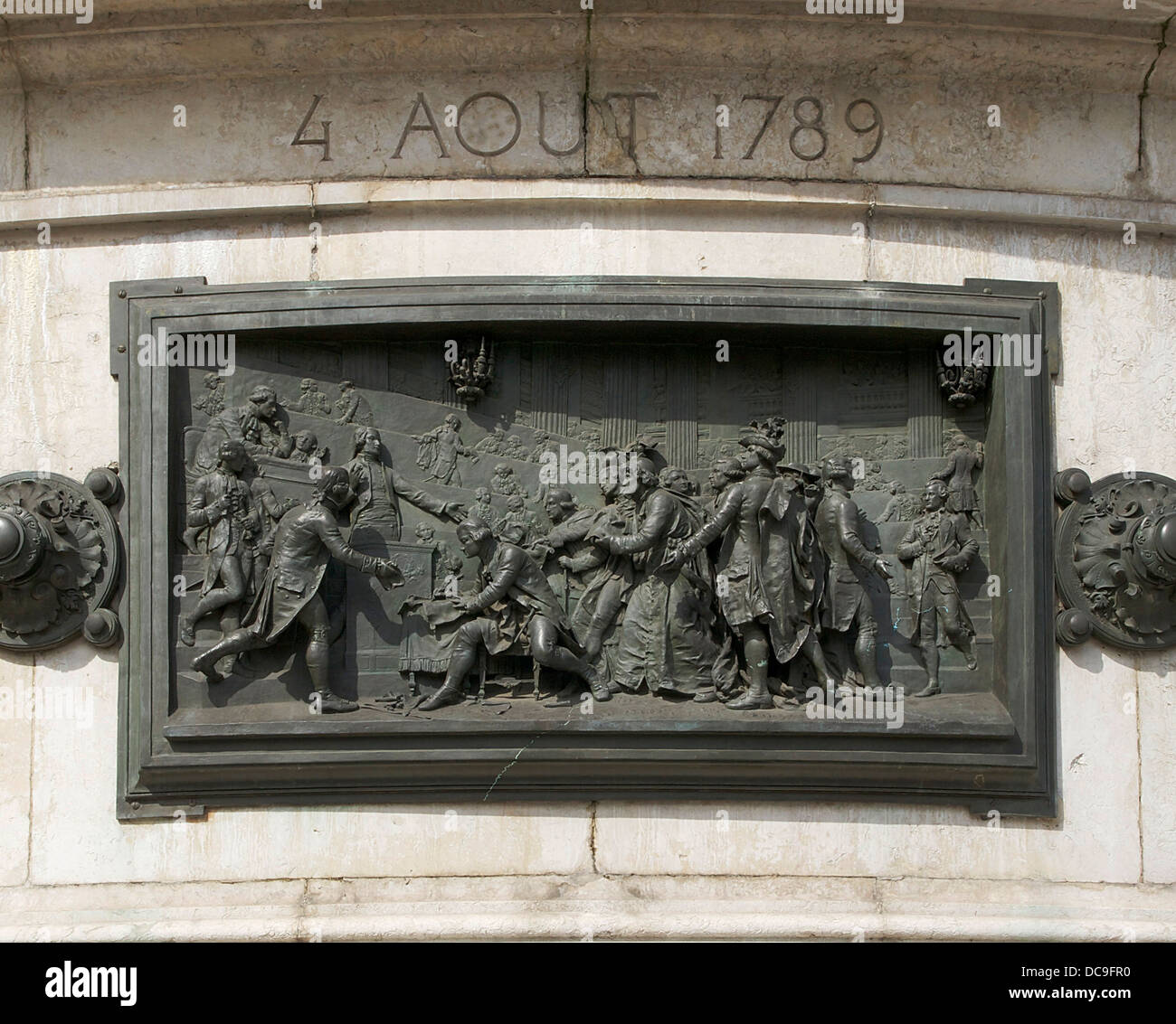 Die Abschaffung der Privilegien, Nacht des 4. August 1789. Bronze-Relief auf dem "Denkmal der Republik, Place De La Répub Stockfoto