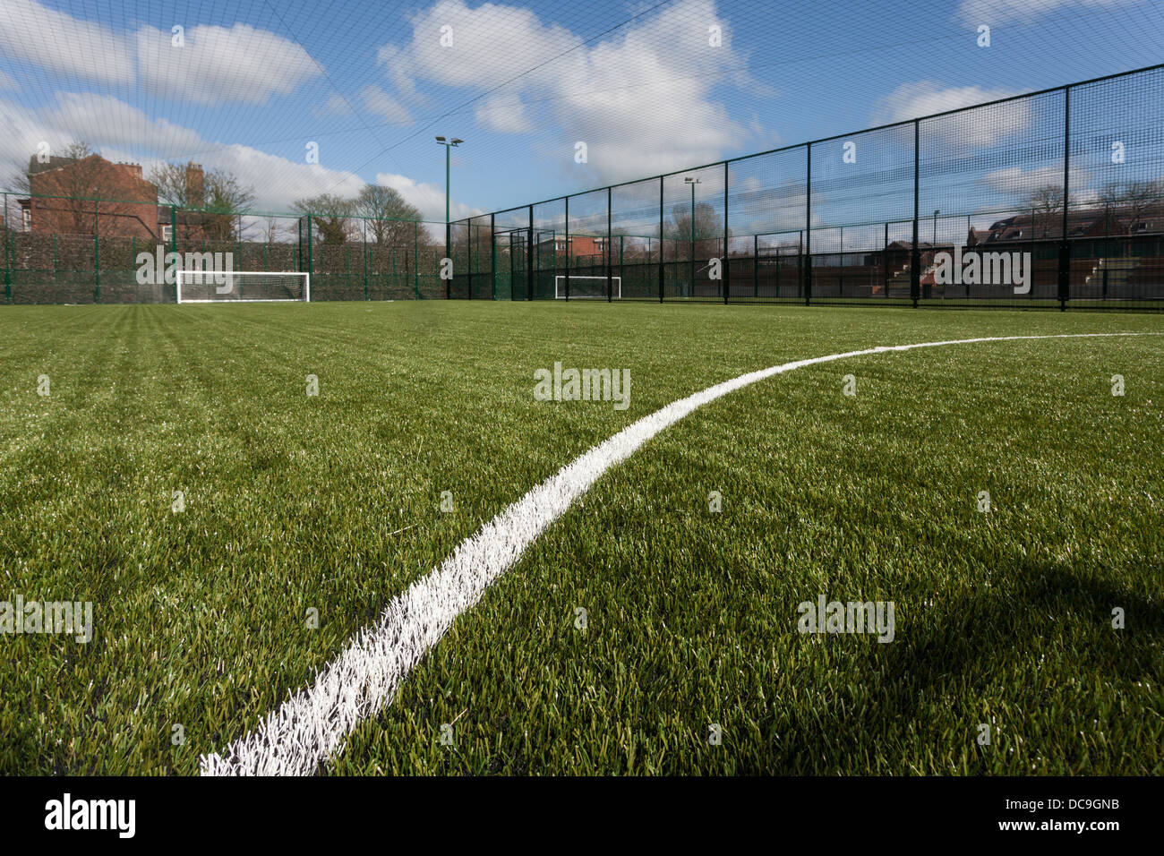 Künstliche 5-a-Side Fußballfeld bei Wigan Youth Zone Stockfoto