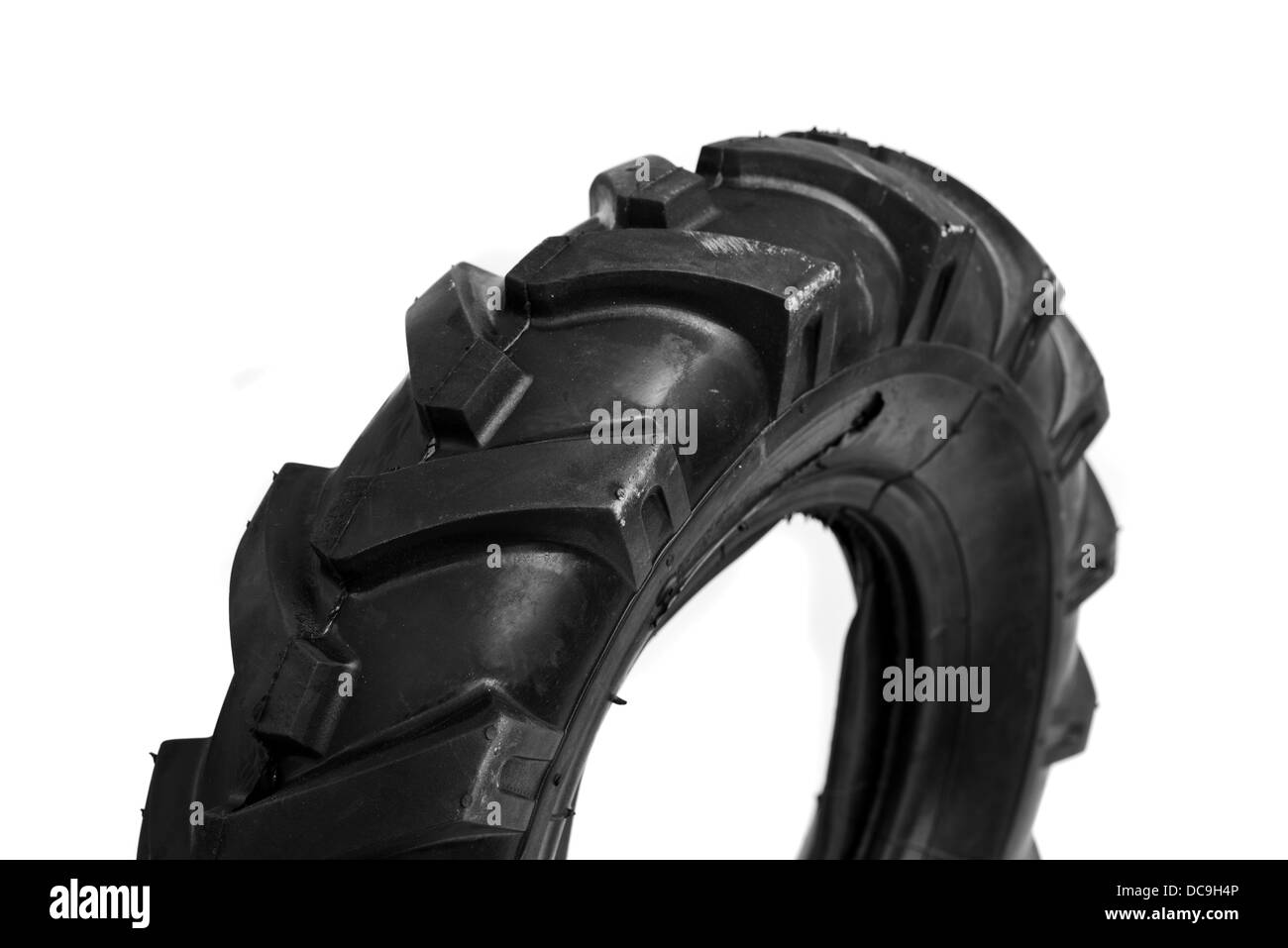 Neue, unbenutzte schwarze Grubber Reifen. Landwirtschaft und Landwirtschaft Hintergrundbild. Stockfoto