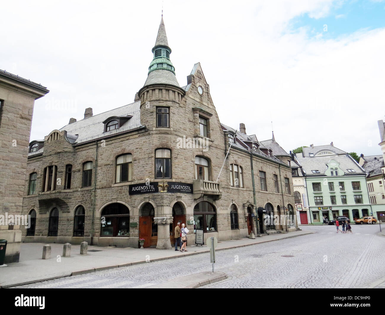 ALESUND, Norwegen. Die Jugendstil-Senteret (Art Nouveau Centre) auf Apotekergata. Foto Tony Gale Stockfoto