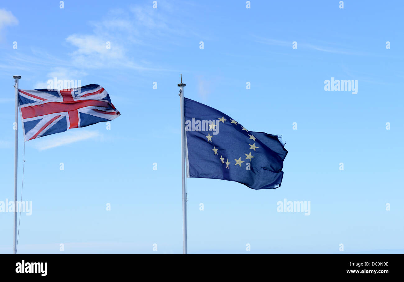 Union Jack und Europäische Union Fahnen zusammen Stockfoto
