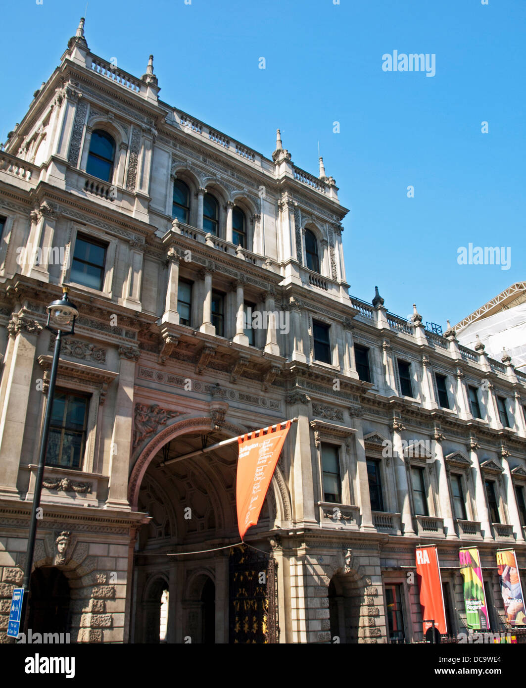 Ansicht der königlichen Akademie von Arts Burlington House befindet sich neben der Burlington Arcade, Piccadilly Stockfoto