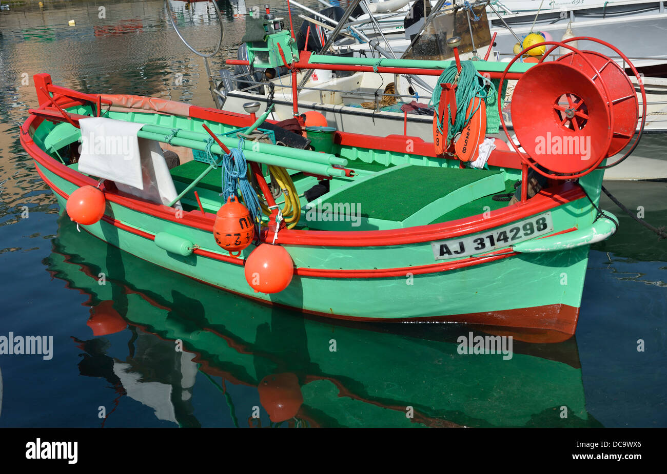 Bunte Holzboote im Fischerhafen, Ajaccio, Korsika, Frankreich Stockfoto