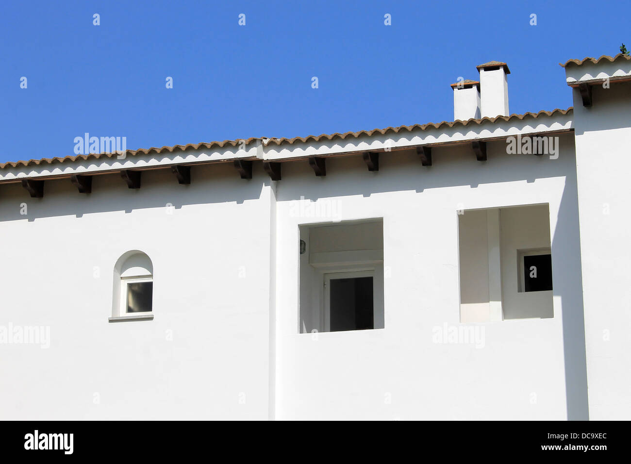 Exterieur der traditionellen weißen spanischen Haus, Mallorca, Spanien. Stockfoto