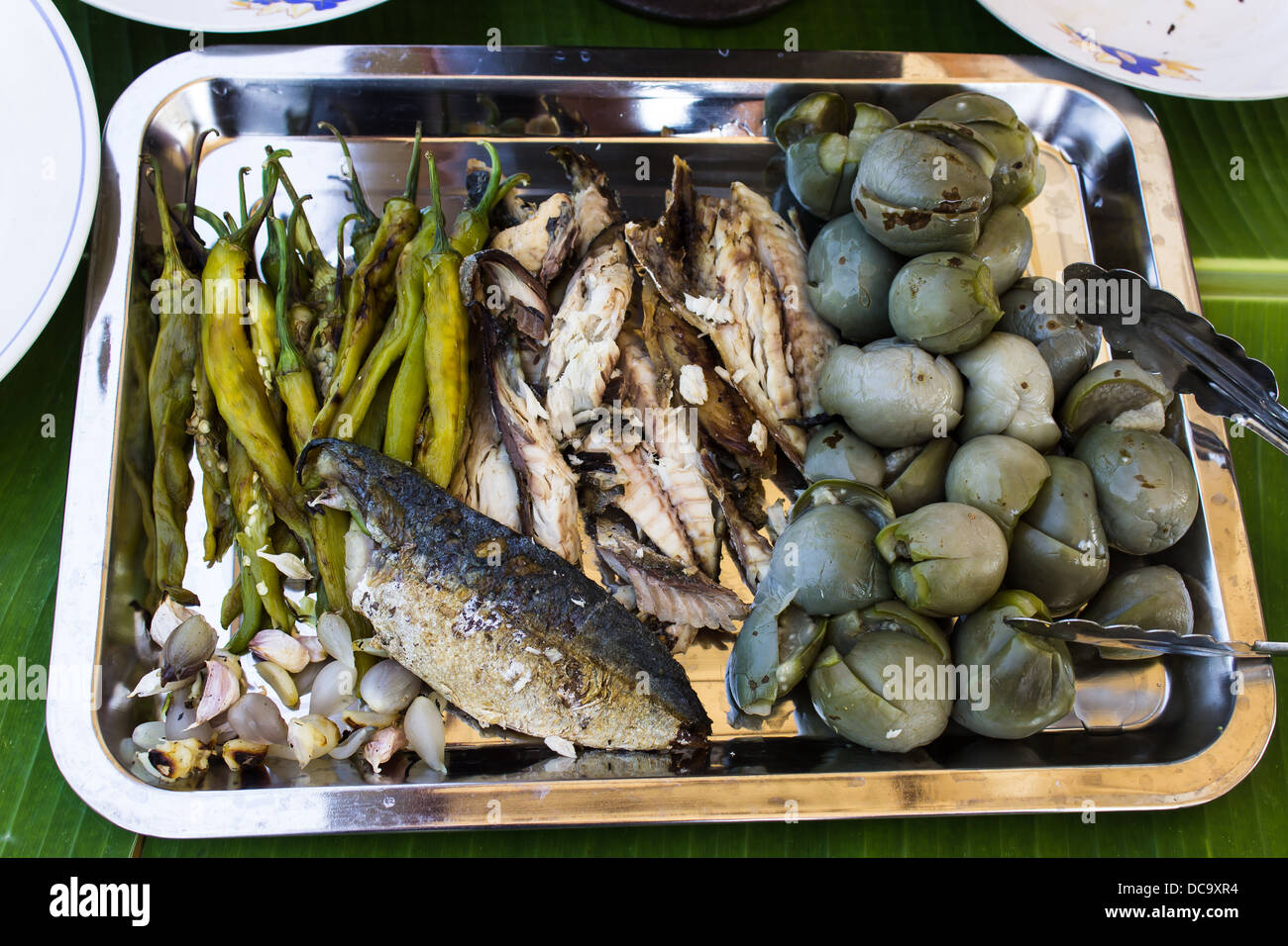 Zutat bevor Garnelen Dip zu Fisch & Gemüse einfügen. Thai-Küche Stil Stockfoto