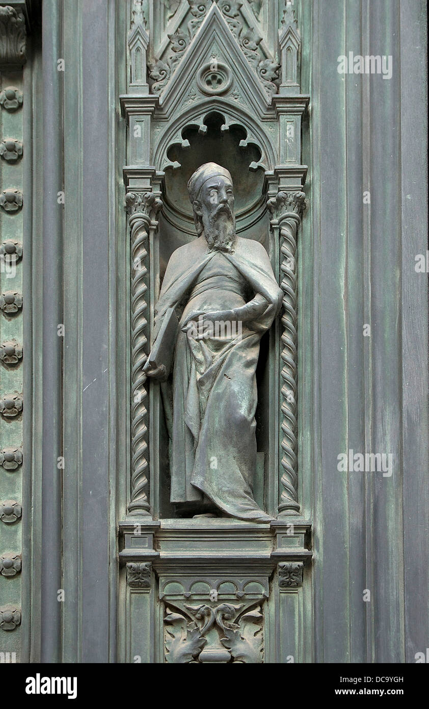 Ein Prophet, im Detail von der Bronze Hauptportal der Kathedrale Santa Maria del Fiore von Florenz, Italien. Stockfoto