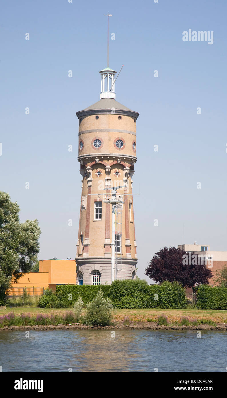 Turm am Ufer Fluss Oude Maas, Maaspad, Zwijndrecht, Dordrecht, Niederlande Stockfoto