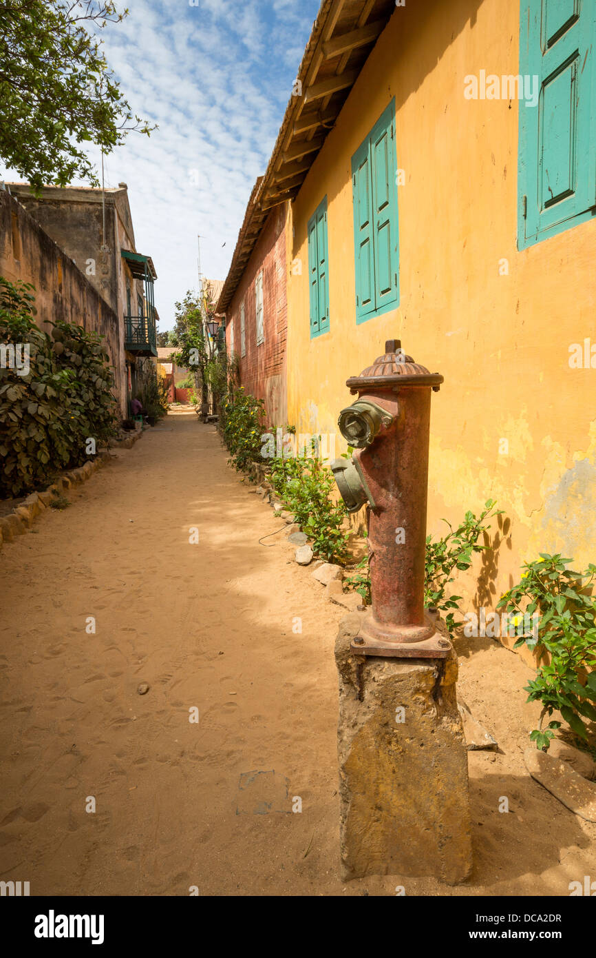 Alten Hydranten in einer Wohnstraße, Goree Island, Senegal. Stockfoto