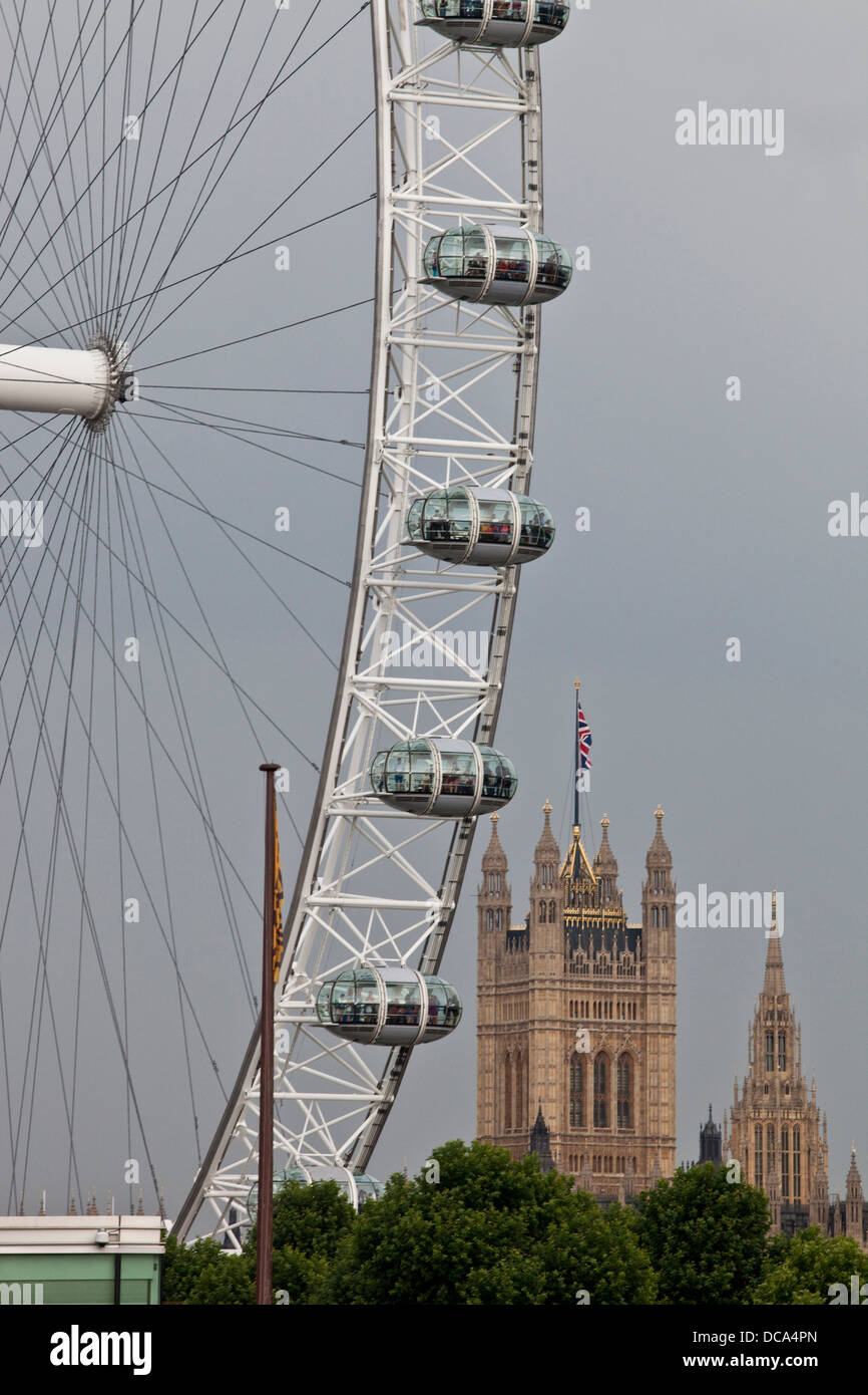 Big Ben und das London Eye, London, England Stockfoto