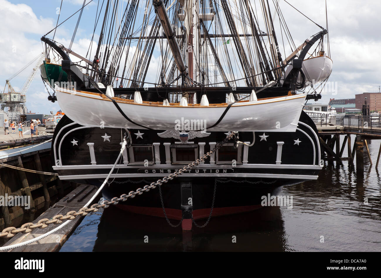 Blick auf das Heck der USS Constitution, festgemacht an der Charlestown Navy Yard, Boston. Stockfoto